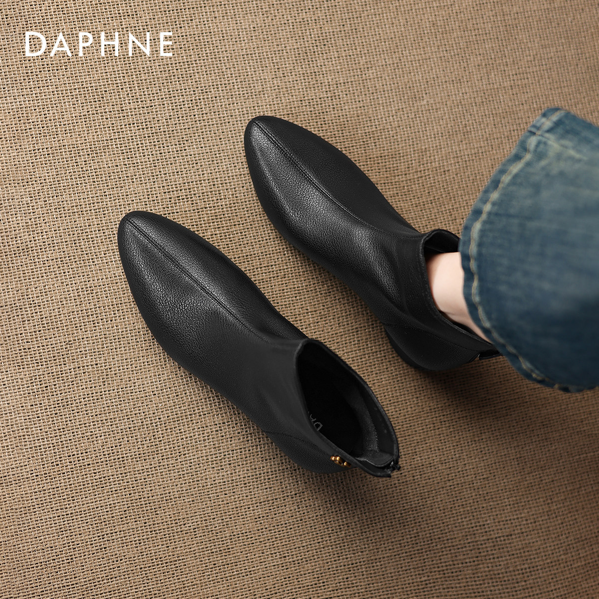 达芙妮黑色尖头短靴女2026新款春季春款及踝靴妈妈粗跟通勤马丁靴