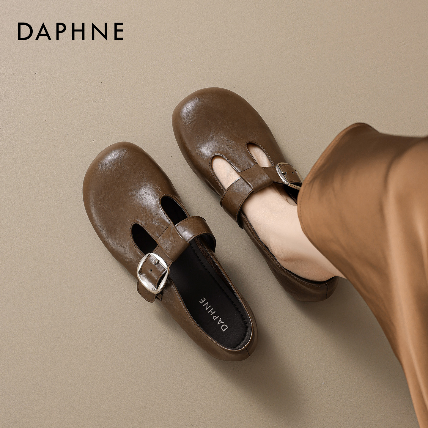 达芙妮棕色玛丽珍鞋法式浅口单鞋