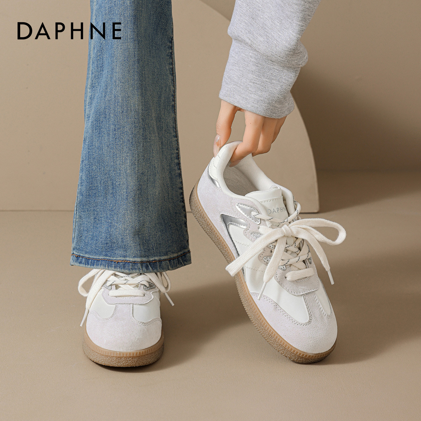 达芙妮芭蕾德训鞋女款2026春季新款巨好看板鞋平底百搭运动小白鞋