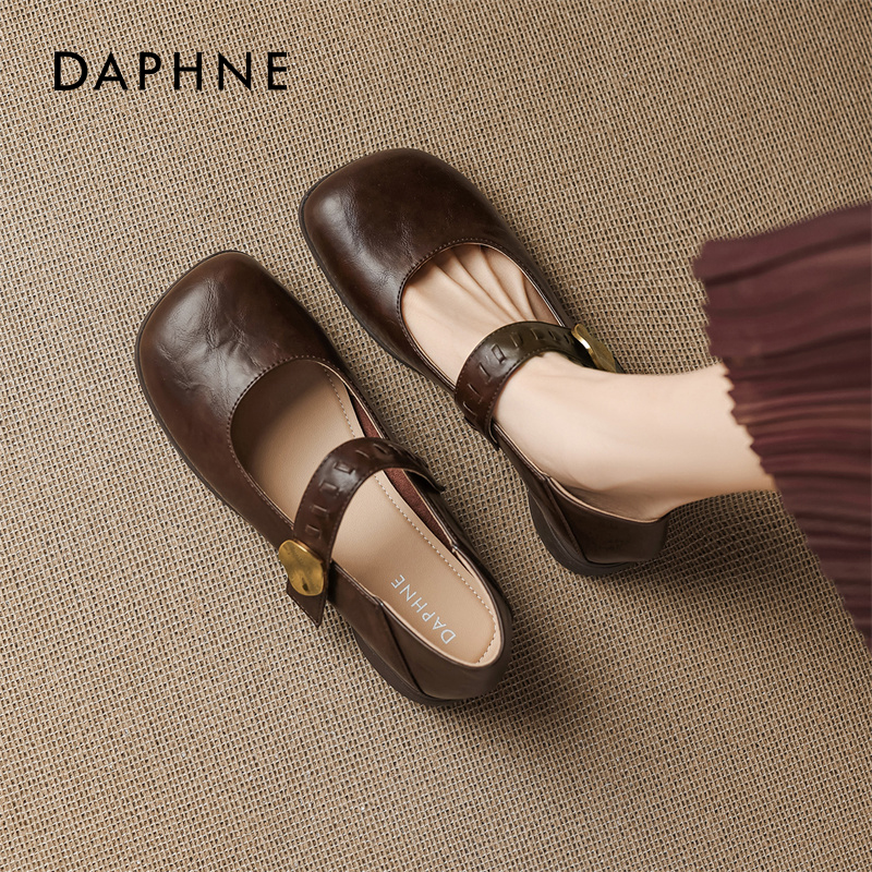 【达芙妮】棕色复古玛丽珍单鞋女