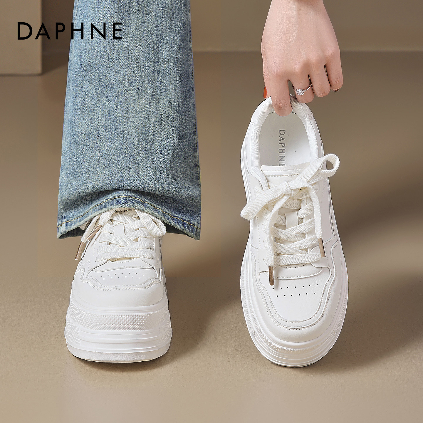达芙妮厚底小白鞋女2026新款春季超级好看休闲百搭学生增高松糕鞋