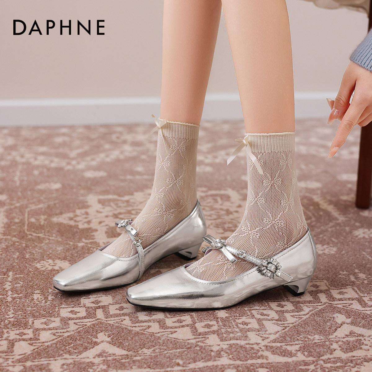 达芙妮银色玛丽珍女鞋2026新款春季平底鞋浅口单鞋法式方头小皮鞋,女鞋,浅口单鞋,淘宝优惠券,粉丝福利购,淘宝优惠卷