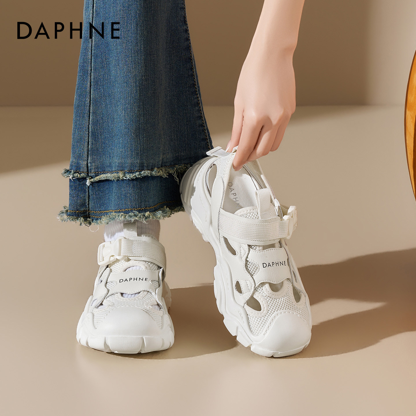 达芙妮厚底包头凉鞋女2025夏季透气镂空户外登山徒步溯溪小白鞋子