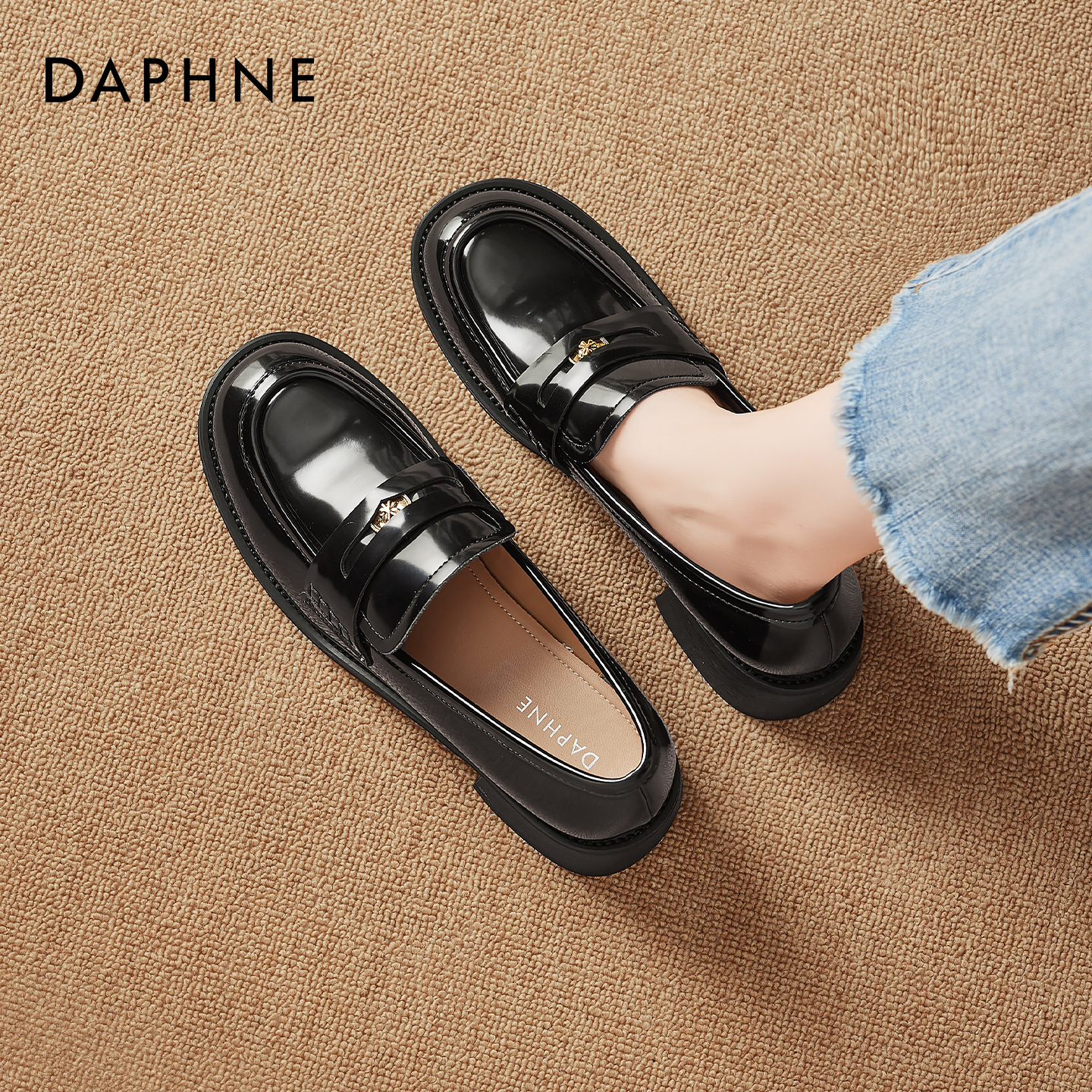 达芙妮爆款黑色乐福鞋女