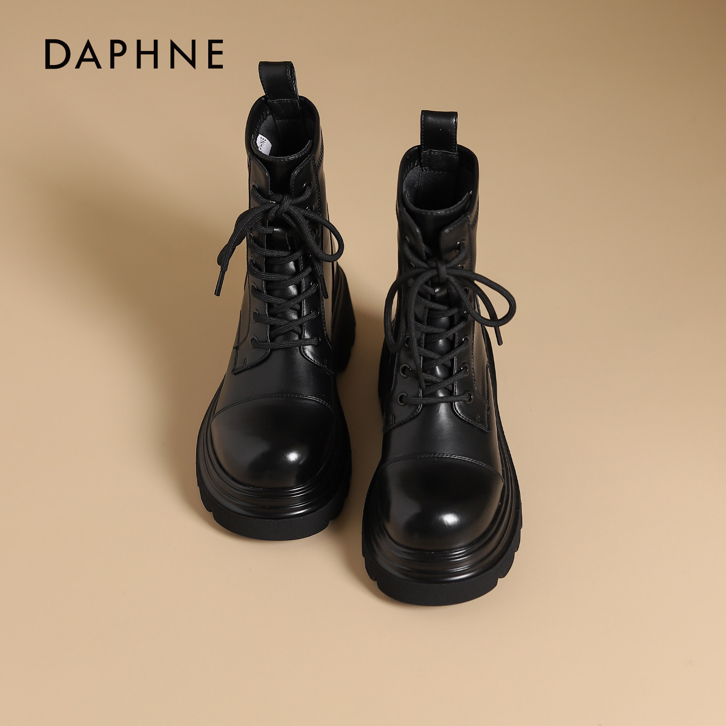 达芙妮黑色马丁靴女款2026新款春秋英伦风单靴百搭厚底靴子短靴女