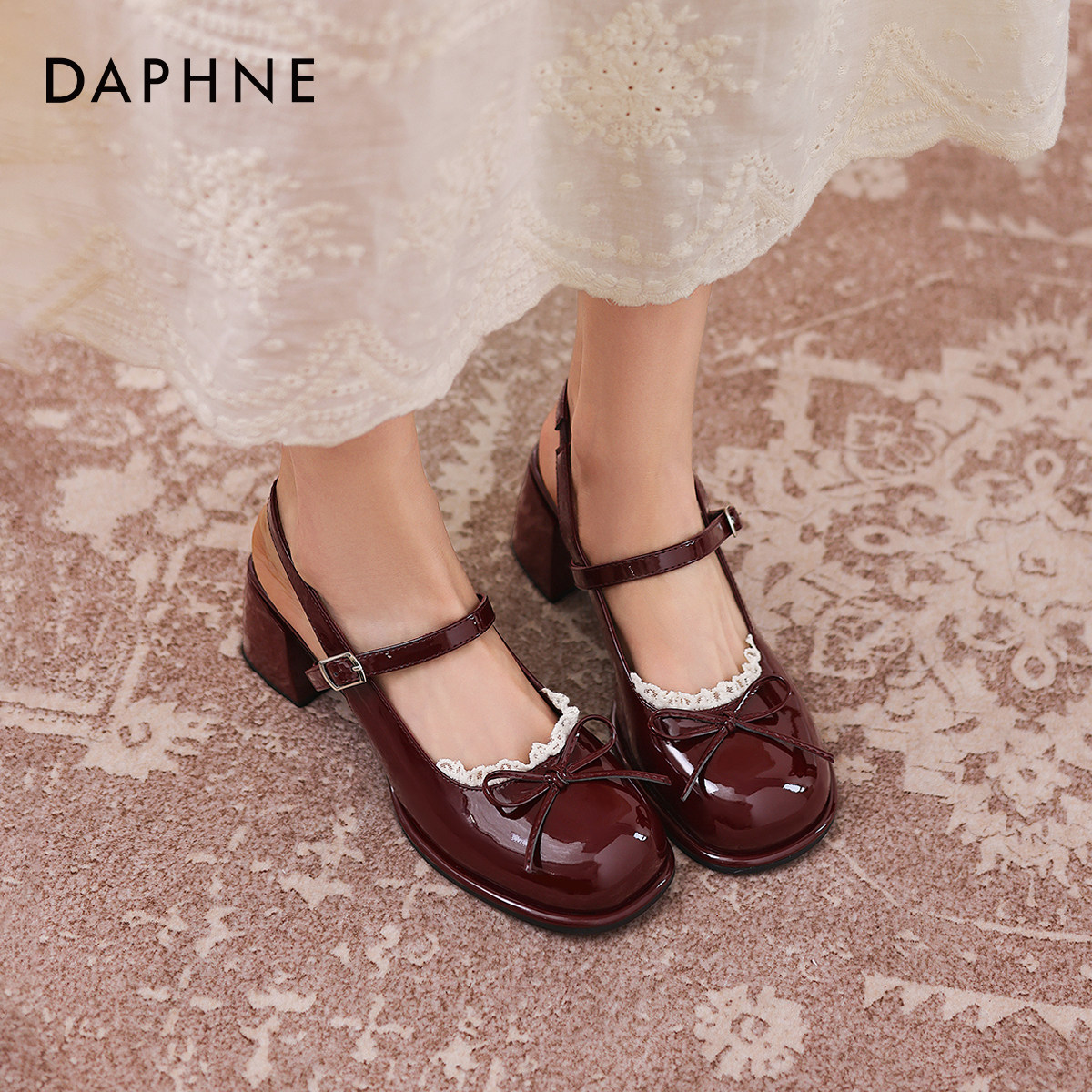达芙妮红色婚鞋女2026新款春季法式玛丽珍凉鞋中跟小皮鞋粗跟单鞋