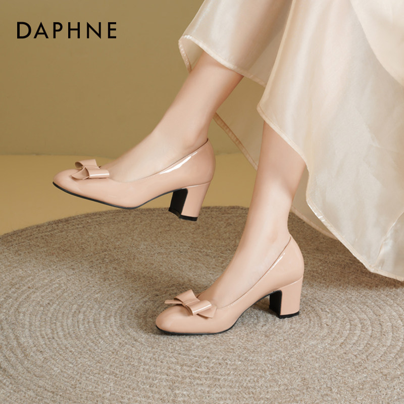 达芙妮粗跟高跟鞋女2026春季新款圆头蝴蝶结裸色浅口单鞋女不累脚