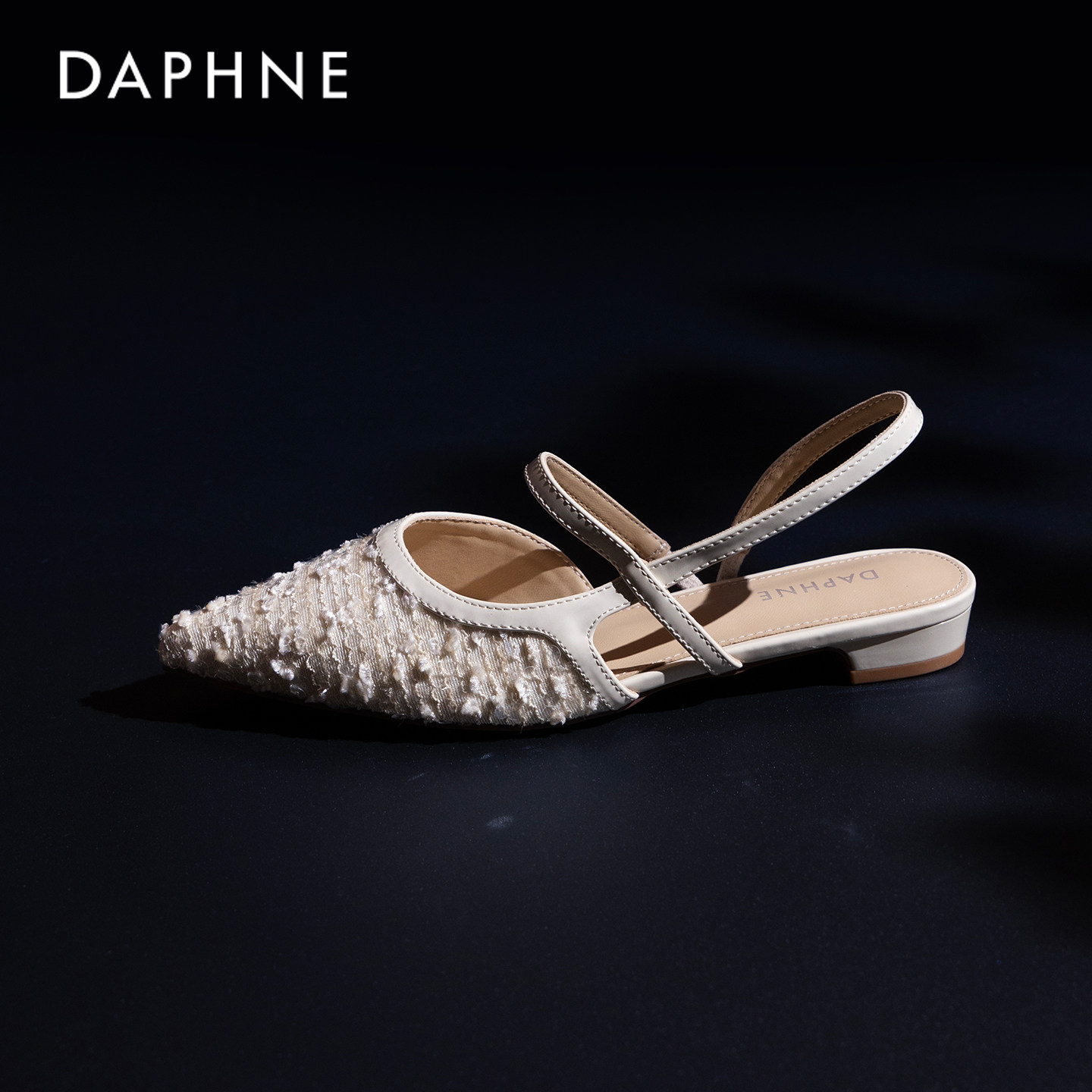 达芙妮包头凉鞋女款2026新款夏季小香风外穿平底尖头法式粗跟单鞋