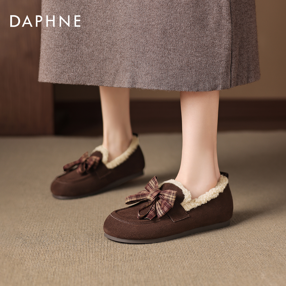 达芙妮2025新款蝴蝶结加绒乐福鞋