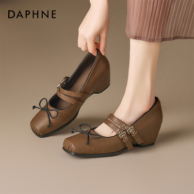 达芙妮棕色玛丽珍女鞋高跟小单鞋