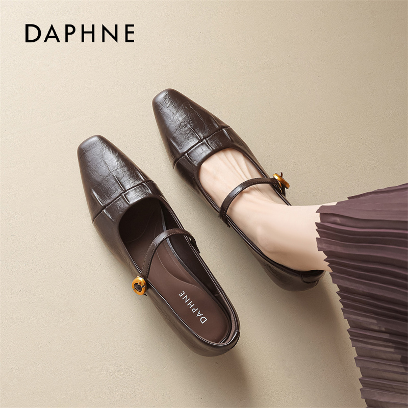 【达芙妮】棕色玛丽珍鞋法式单鞋