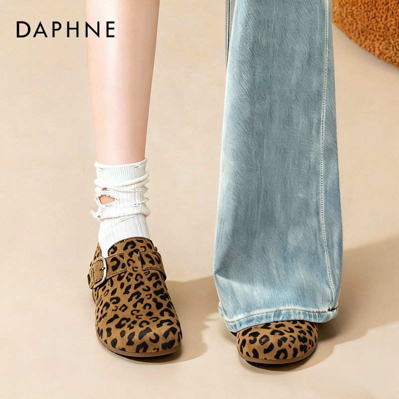 达芙妮全包豹纹勃肯鞋女