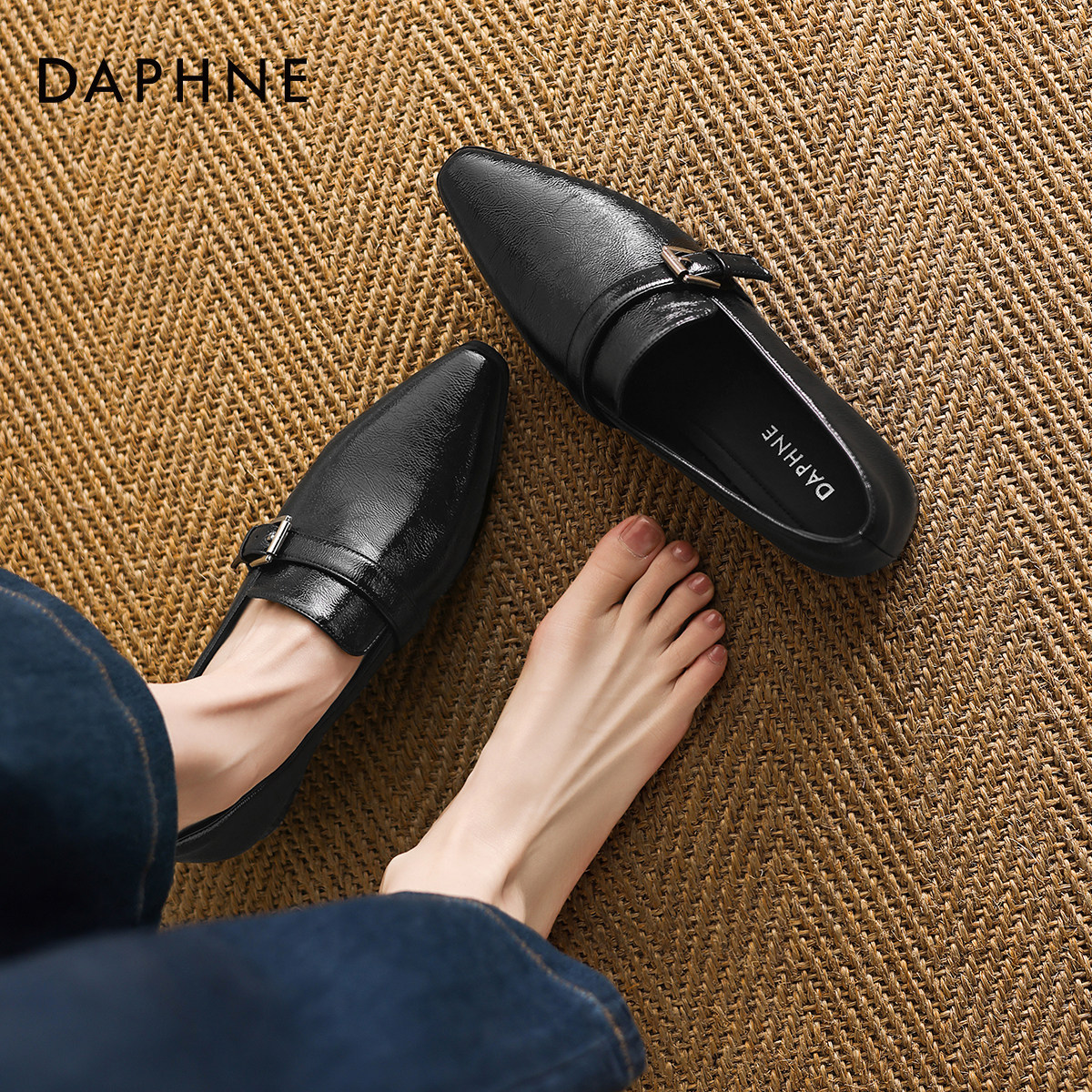 达芙妮乐福鞋女款尖头单鞋2026新款春季英伦风粗跟黑色皮鞋平底鞋