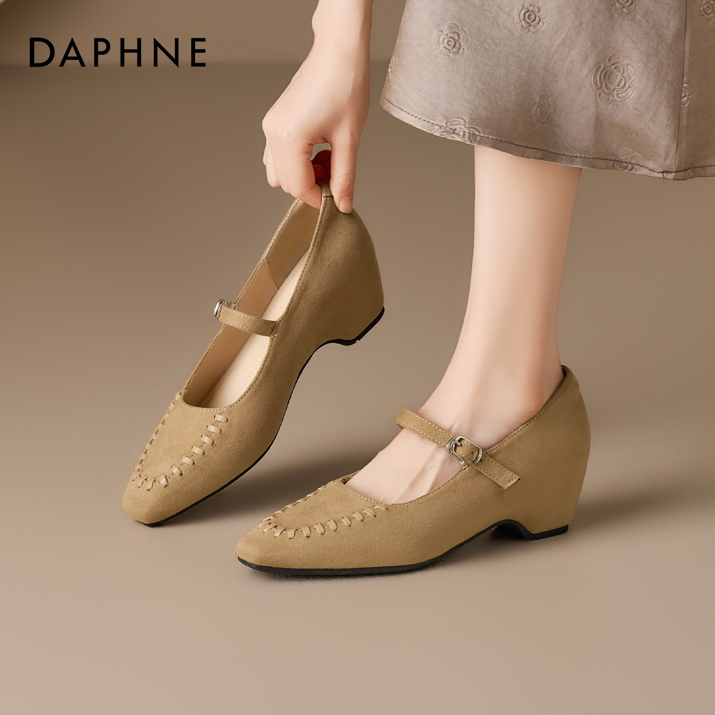 达芙妮内增高浅口单鞋复古玛丽珍