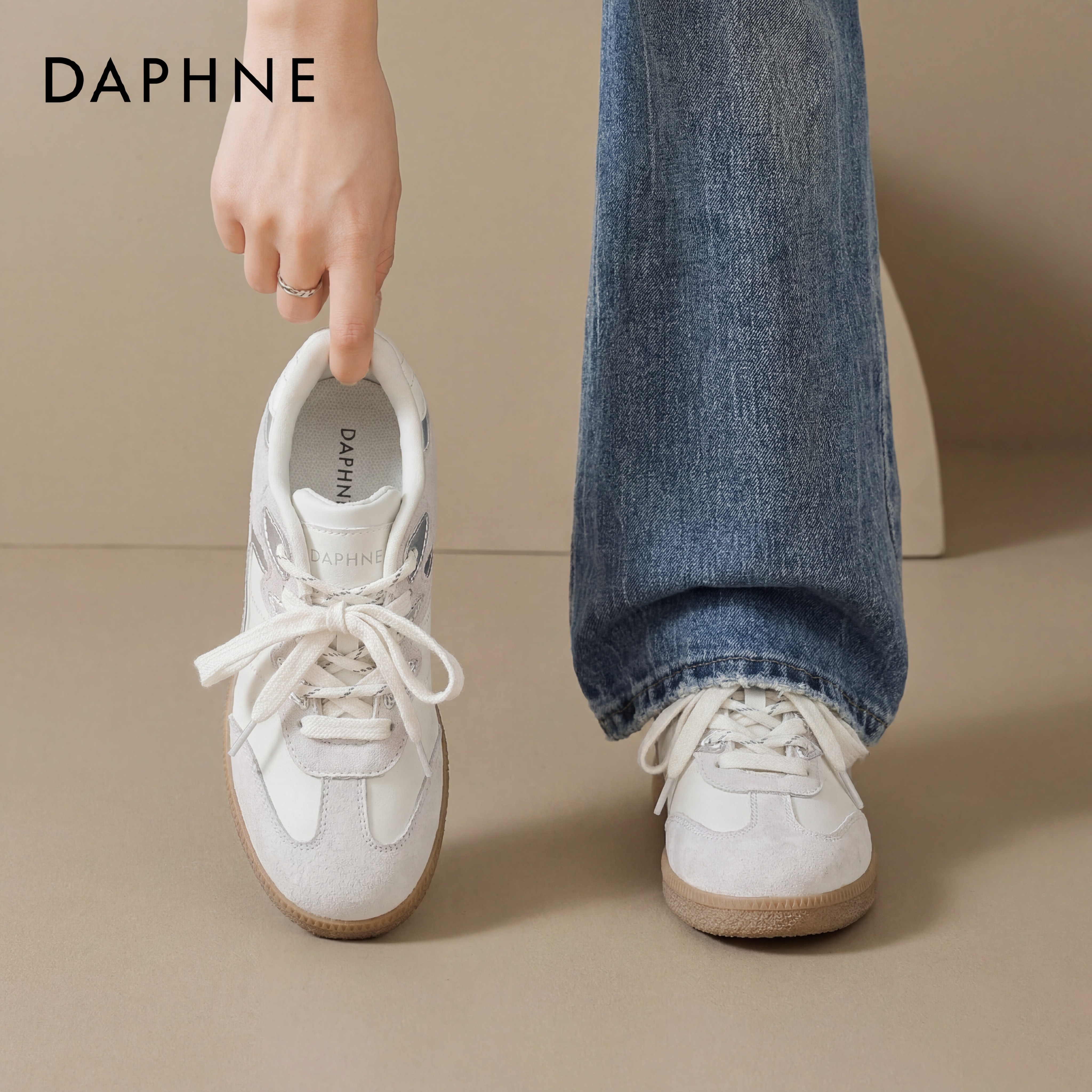 达芙妮芭蕾德训鞋女款2026春季新款巨好看板鞋平底百搭运动小白鞋