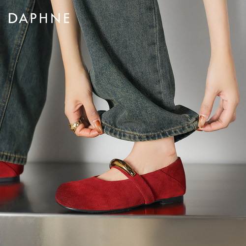 绒面金属扣玛丽珍鞋。