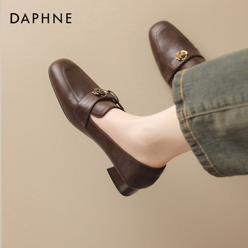 达芙妮棕色乐福鞋女英伦风小皮鞋