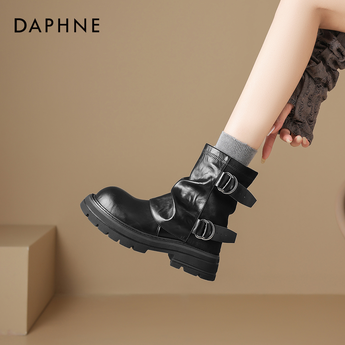达芙妮黑色厚底马丁靴粗跟机车靴