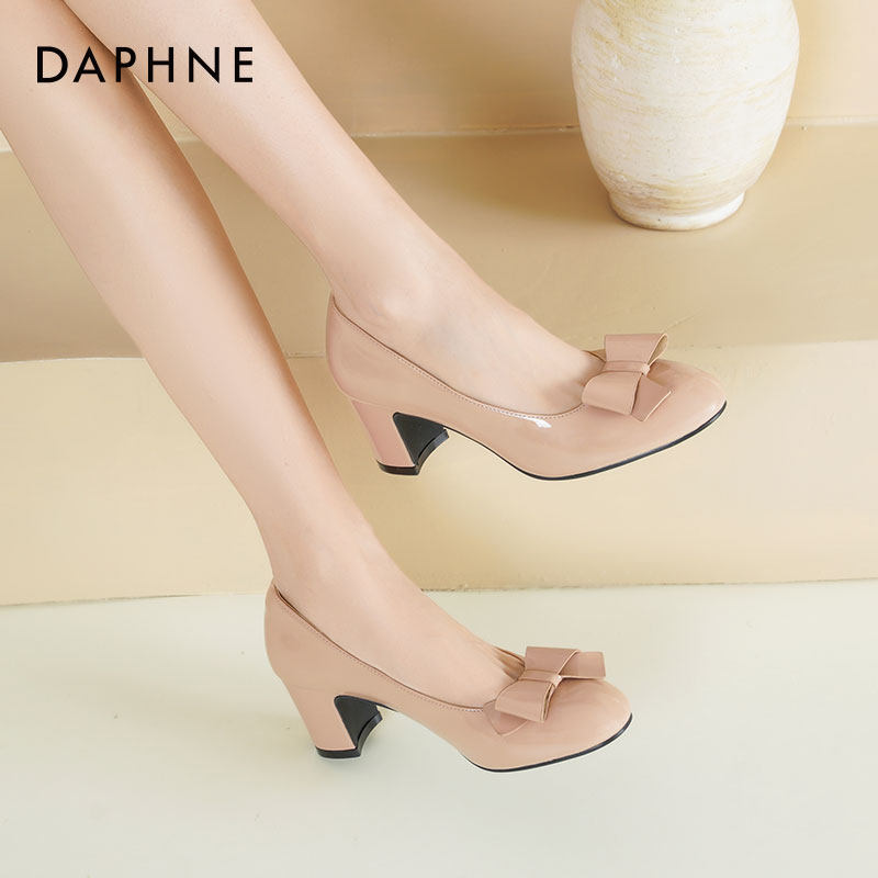 达芙妮裸色高跟鞋女鞋2026春季新款蝴蝶结粗跟不累脚圆头浅口单鞋