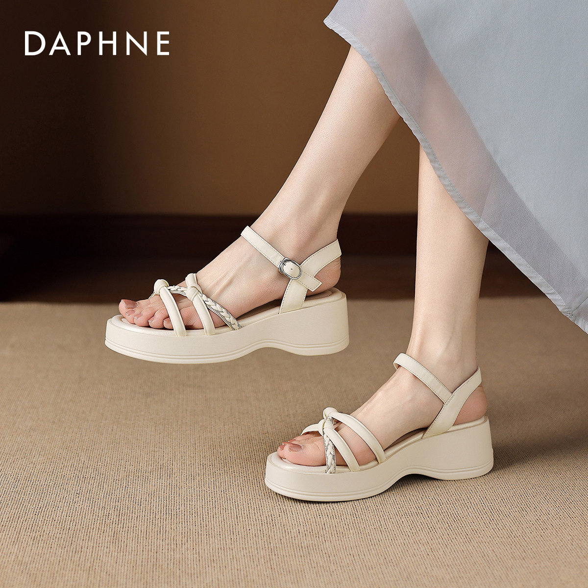 达芙妮厚底凉鞋女款外穿2026新款夏季露趾软底法式平底绝美配裙子