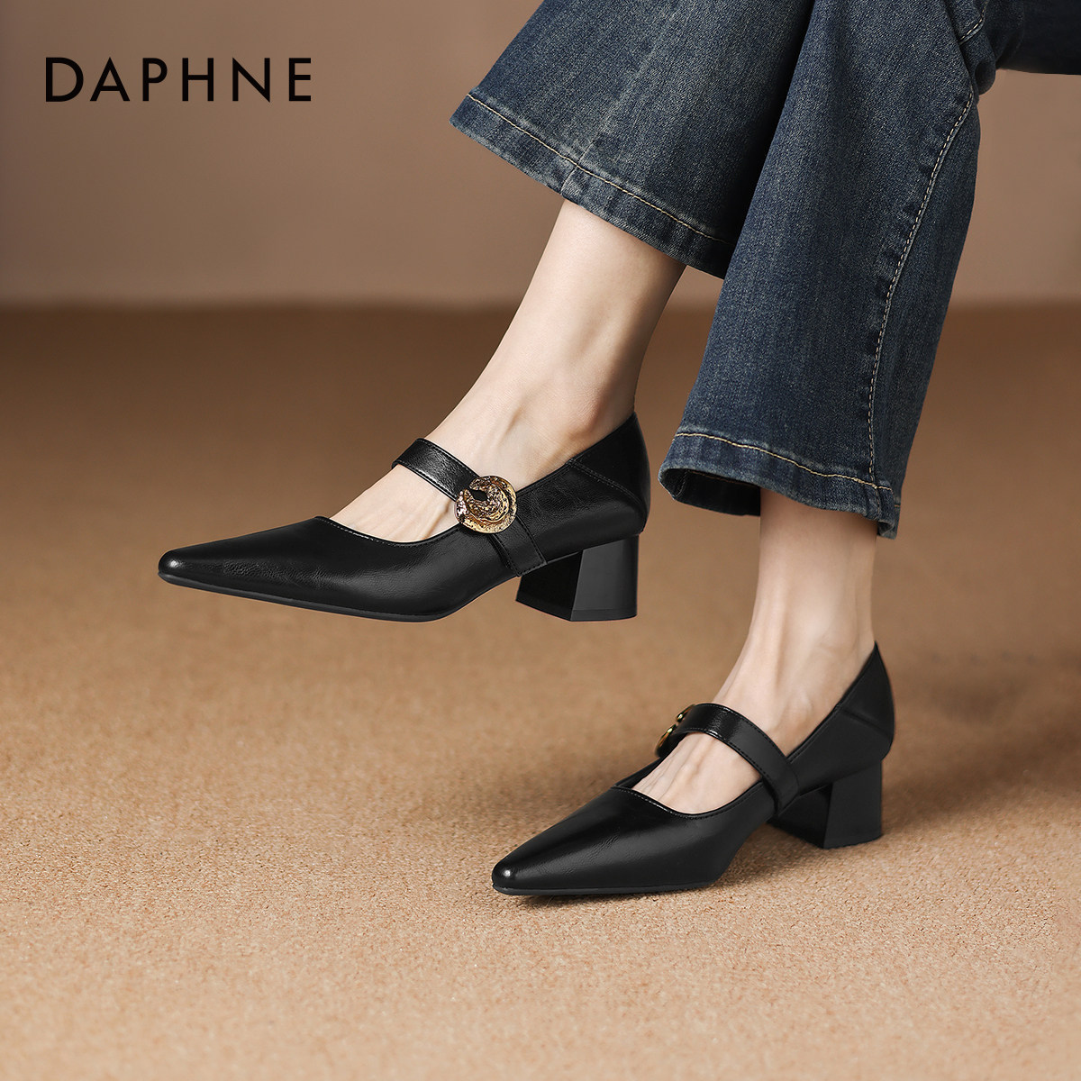 达芙妮尖头单鞋女2026新款一字扣通勤高级感小皮鞋子粗跟玛丽珍鞋