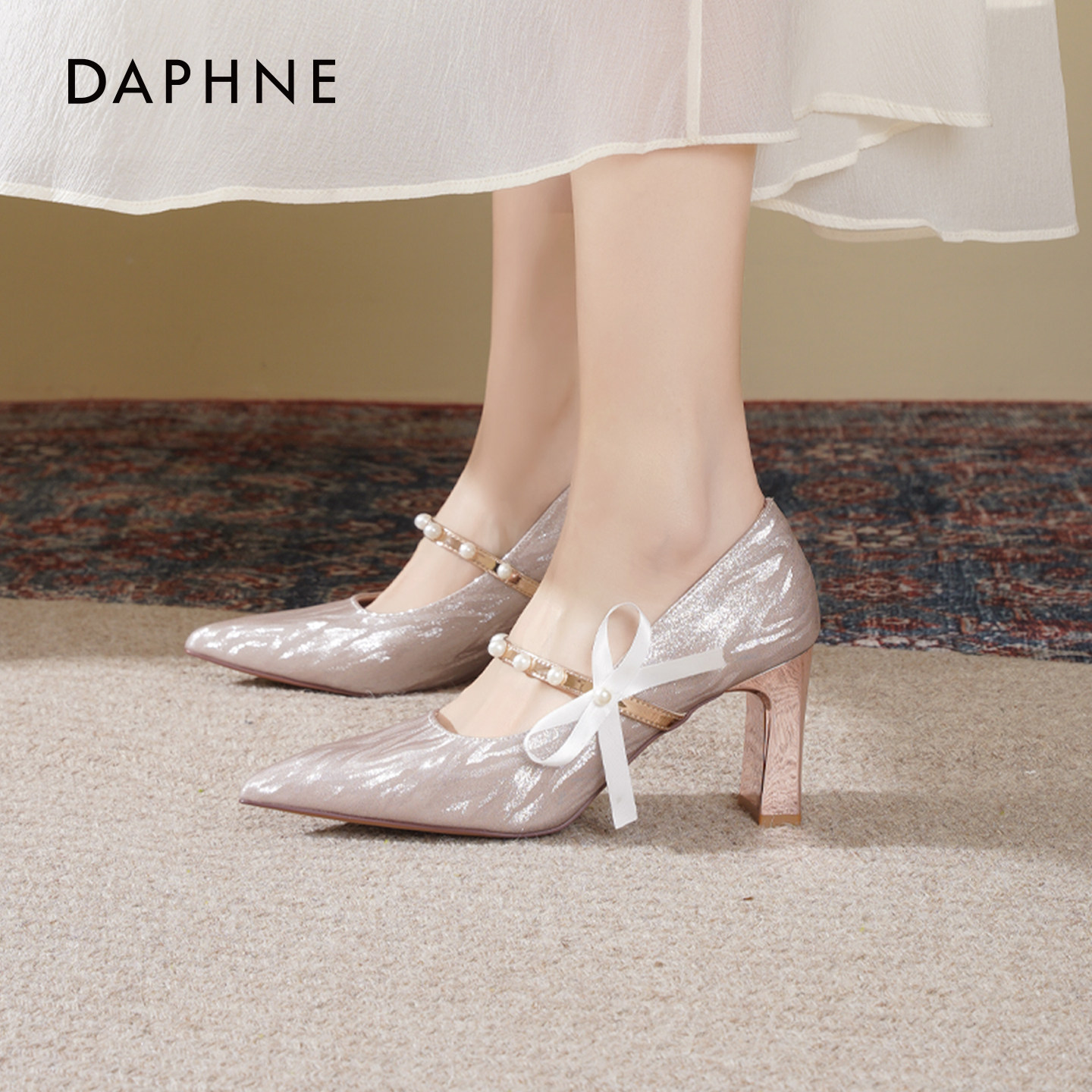达芙妮高跟鞋女2026新款春季法式蝴蝶结婚纱婚鞋粗跟不累脚单鞋女