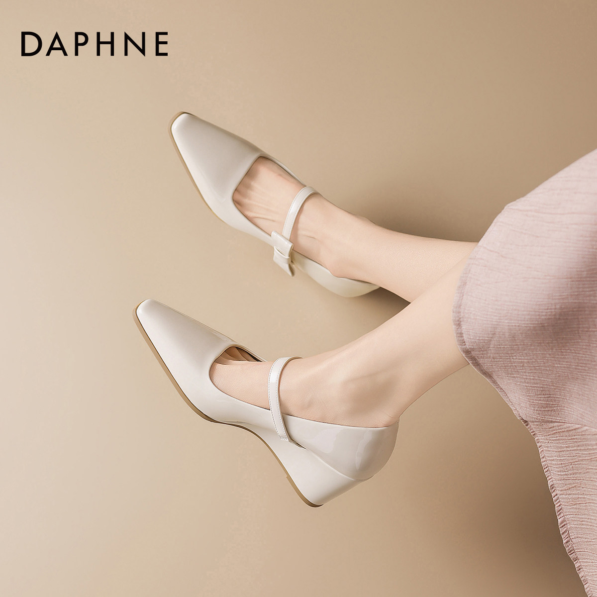 达芙妮白色高跟鞋尖头单鞋女款粗跟2026新款法式不累脚坡跟小皮鞋