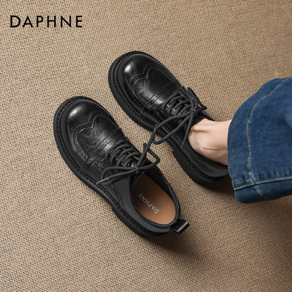 达芙妮乐福鞋女款2026新款英伦风布洛克黑色小皮鞋系带平底单鞋子
