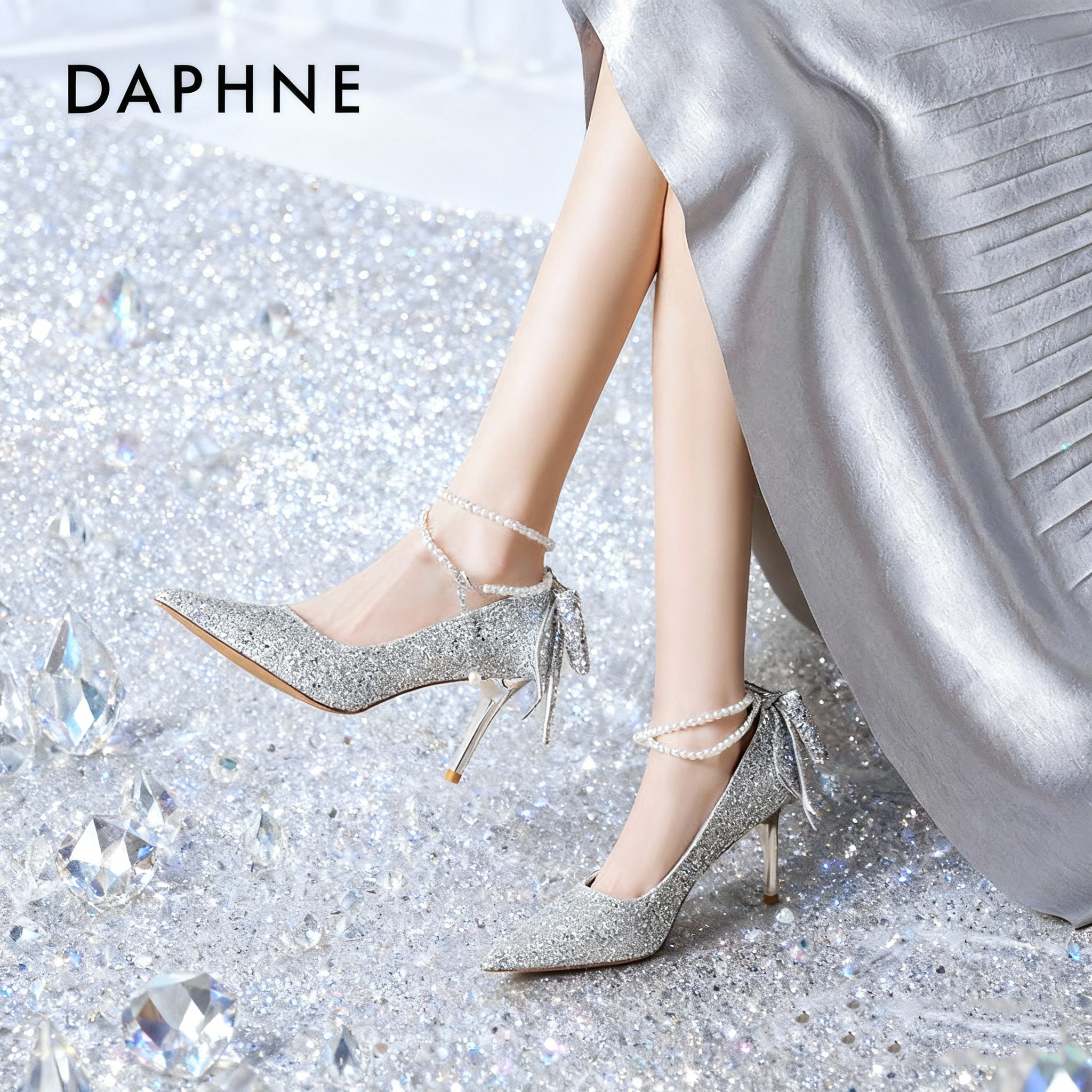 达芙妮水晶高跟鞋婚鞋女2026新款绝美尖头细跟秀禾婚纱两穿新娘鞋,女鞋,浅口单鞋,淘宝优惠券,粉丝福利购,淘宝优惠卷