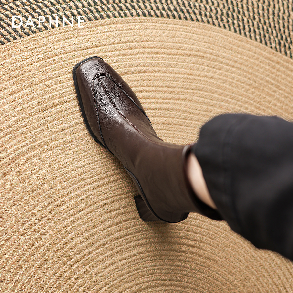 达芙妮法式短靴女2026春季新款粗跟方头切尔西瘦瘦靴棕色高跟春款