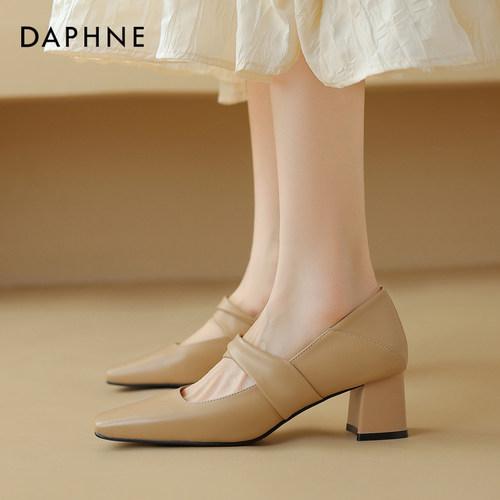 达芙妮高跟单鞋浅口软皮时尚百搭
