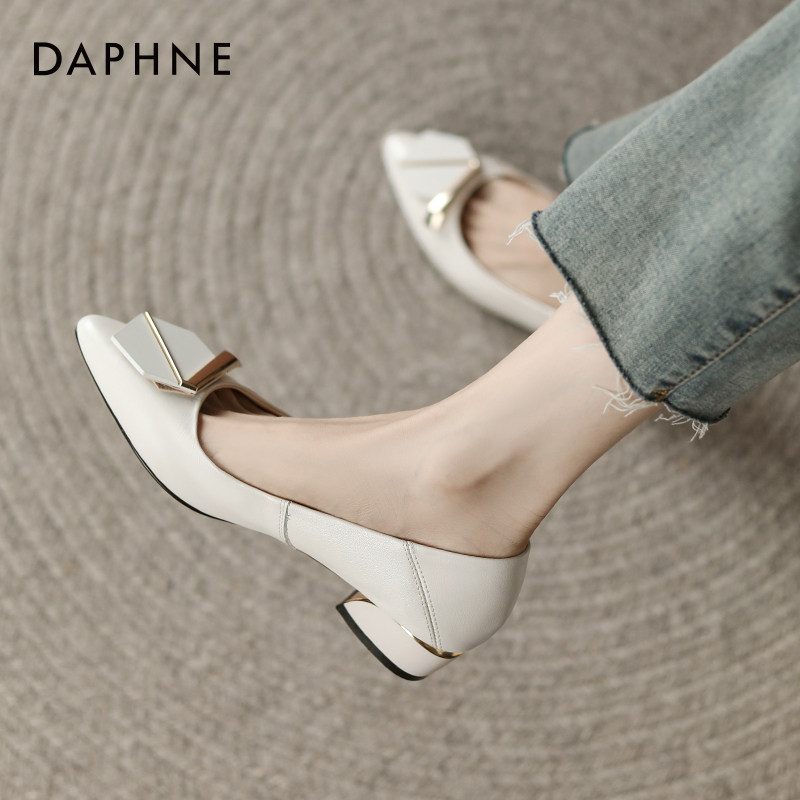 达芙妮尖头气质单鞋女秋季2026新款中粗跟妈妈鞋浅口百搭通勤女鞋