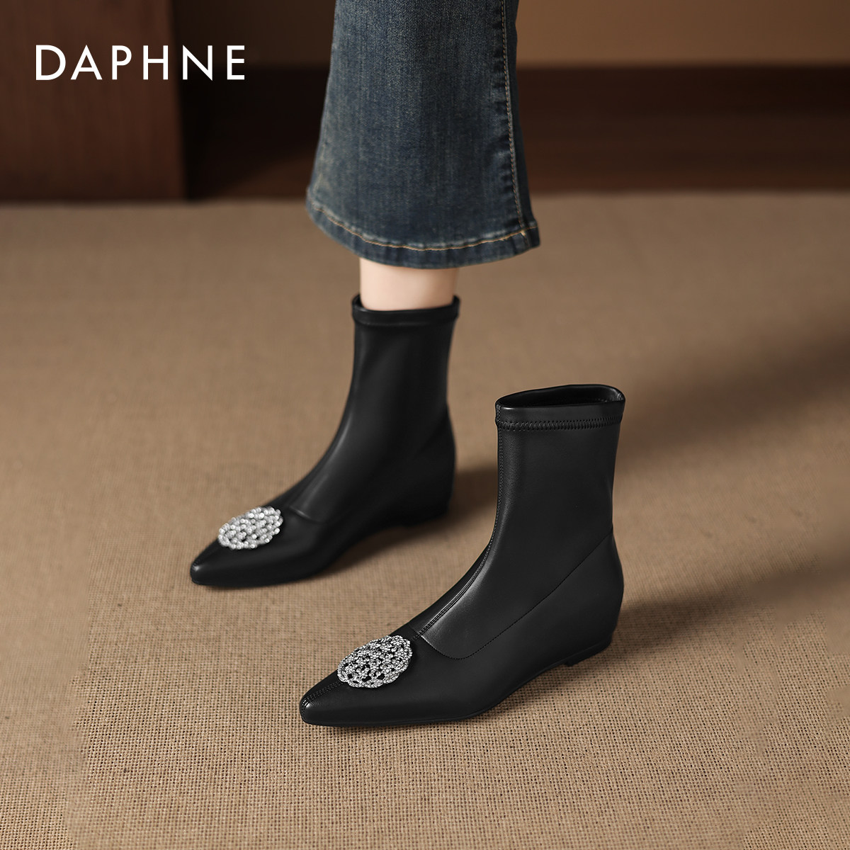 达芙妮短靴子女款2025新款秋冬瘦瘦靴黑色尖头美拉德单靴马丁靴女,女鞋,时装靴,淘宝优惠券,粉丝福利购,淘宝优惠卷