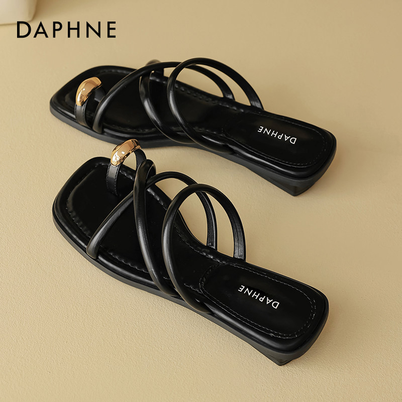 达芙妮黑色罗马凉鞋女2026新款夏季外穿平底凉鞋时尚百搭海边凉拖