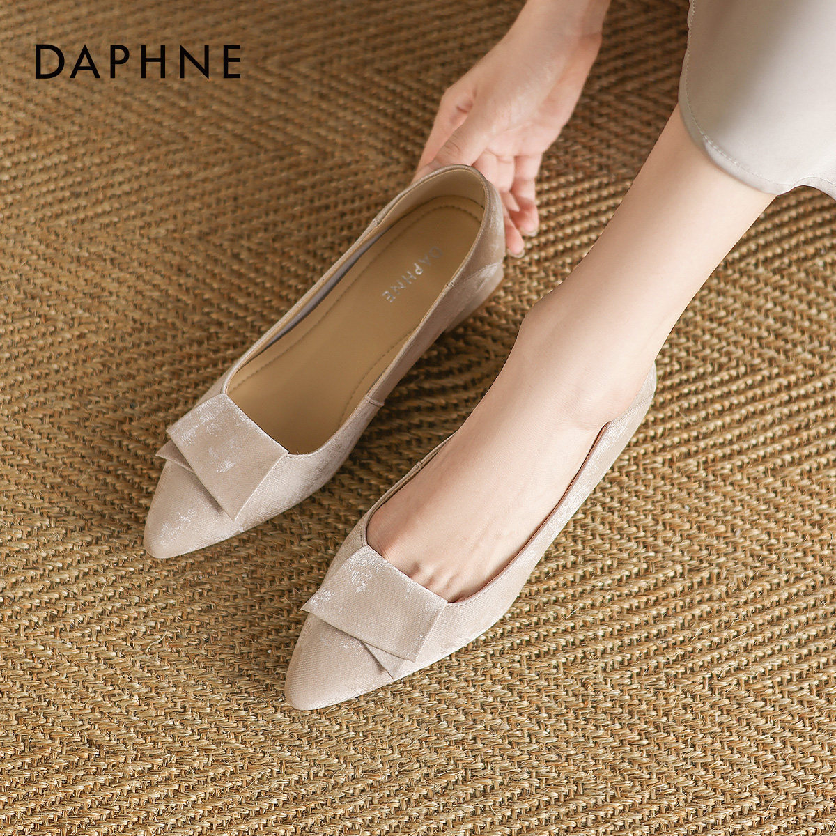 达芙妮尖头气质单鞋女2025新款春季新中式旗袍鞋粗跟一脚蹬小皮鞋