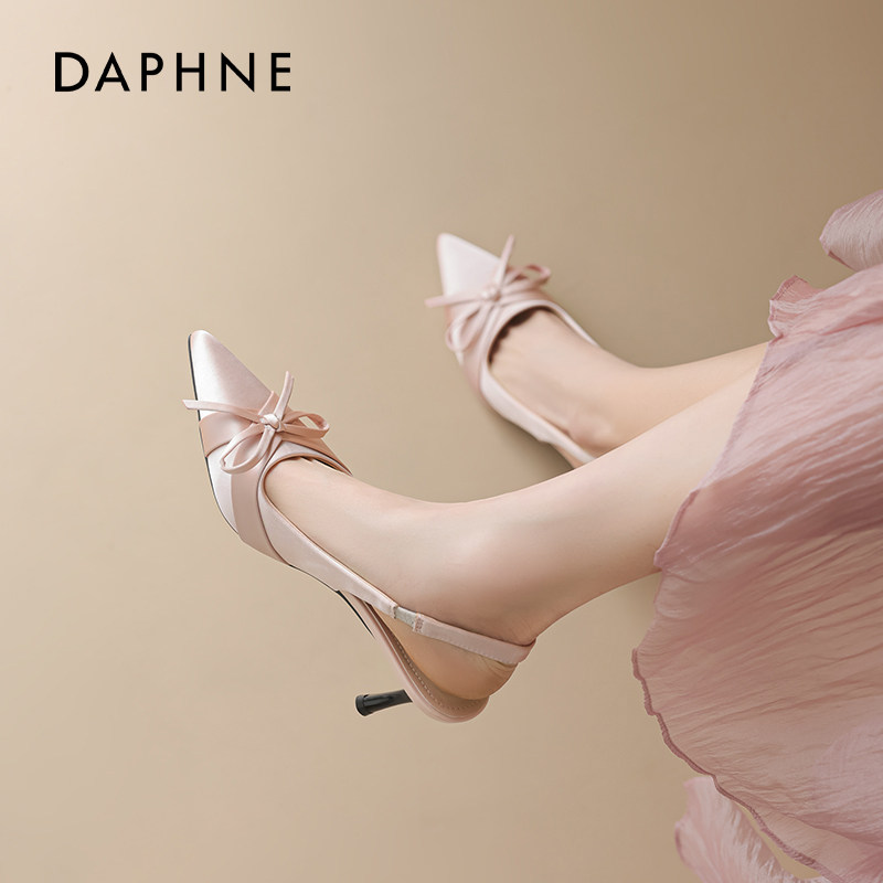 达芙妮粉色凉鞋女2026新款夏季绸缎绝美尖头单鞋细跟包头高跟鞋子