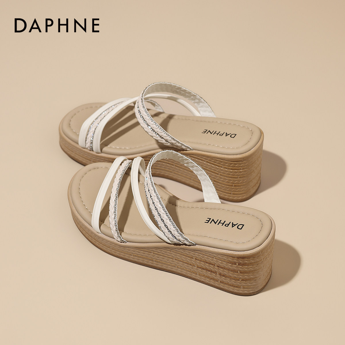 达芙妮米色一字拖女款2026新款夏季法式绝美厚底坡跟拖鞋外穿凉拖