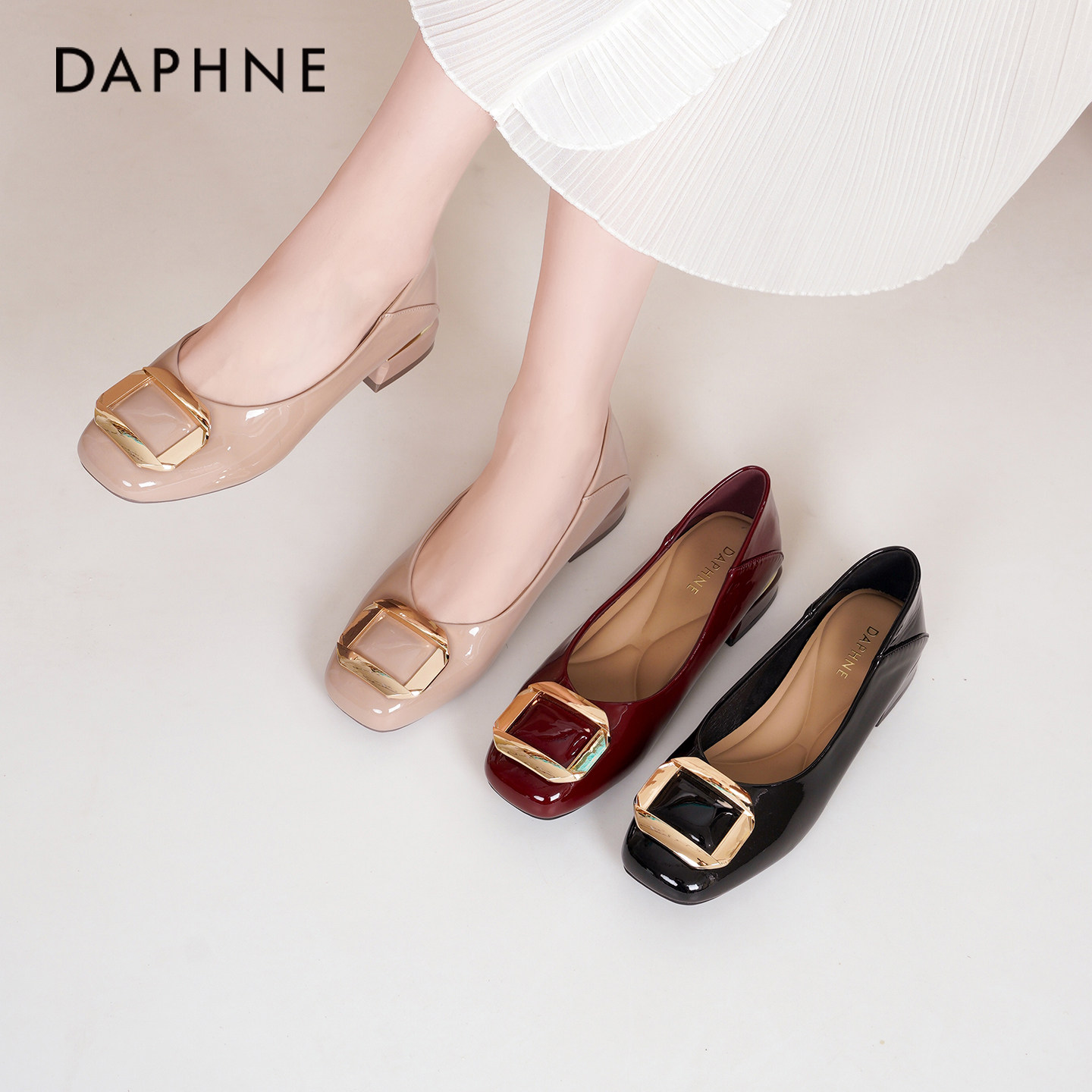 达芙妮裸色单鞋女2026新款粗跟方扣漆皮气质高跟鞋百搭通勤职场鞋