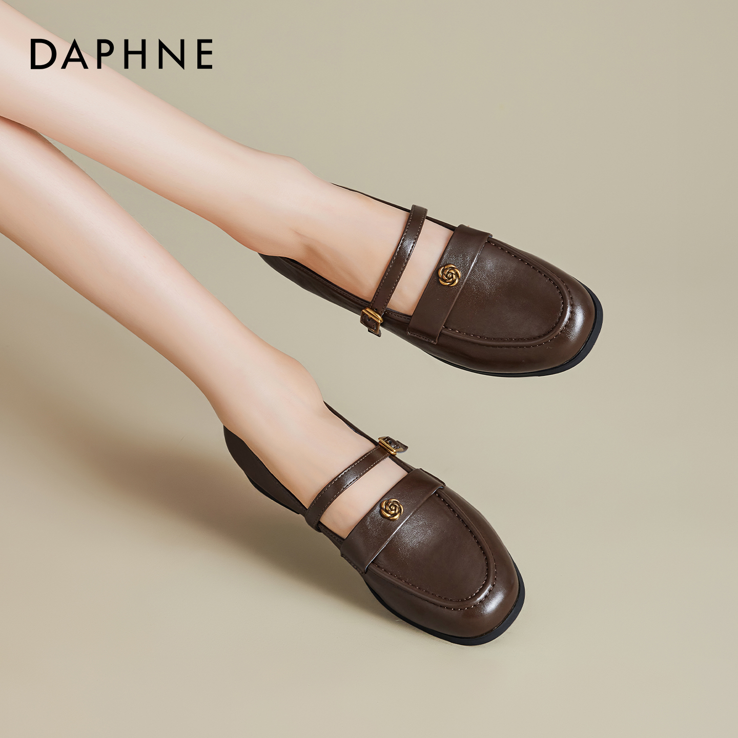 达芙妮棕色小皮鞋法式复古乐福鞋