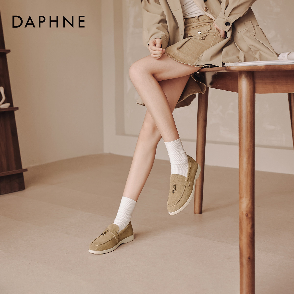 达芙妮老钱风乐福鞋女2026新款春季平底英伦单鞋一脚蹬豆豆皮鞋子