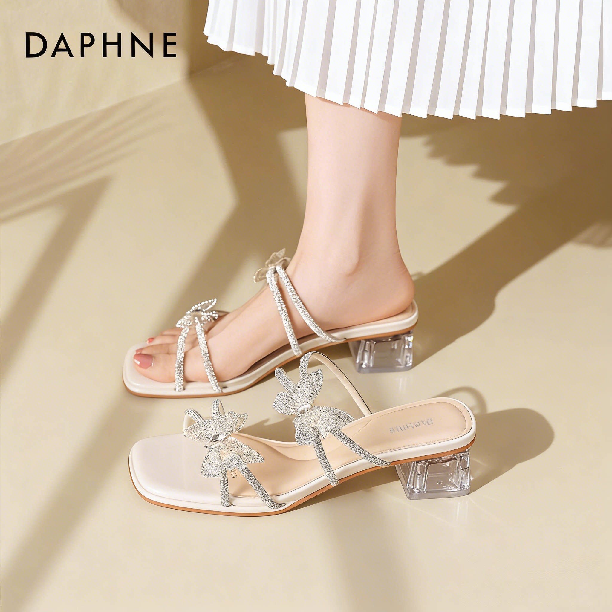 达芙妮透明凉鞋女2026新款春巨好看绝美水晶高跟鞋婚鞋凉拖鞋外穿