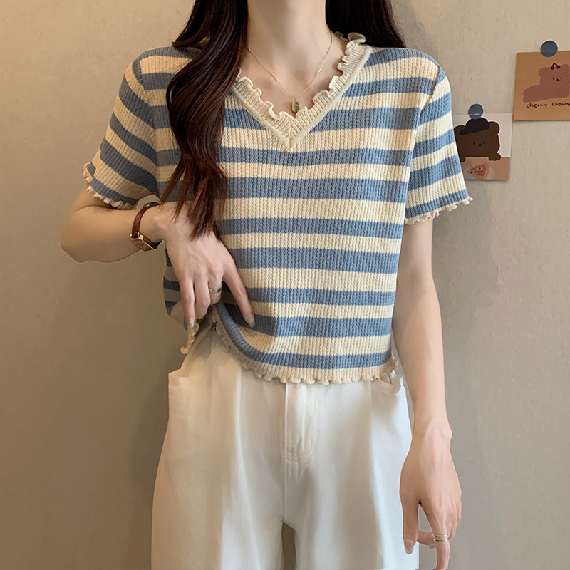 夏季新款木耳边条纹正肩短袖t恤女装气质v领休闲百搭微胖显瘦上衣