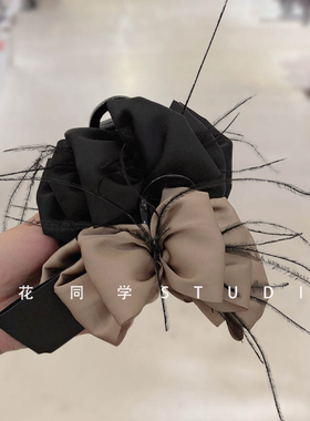 韩国发饰2024新款卡其色黑色缎面多层云朵羽毛鸵鸟毛蝴蝶结发抓夹