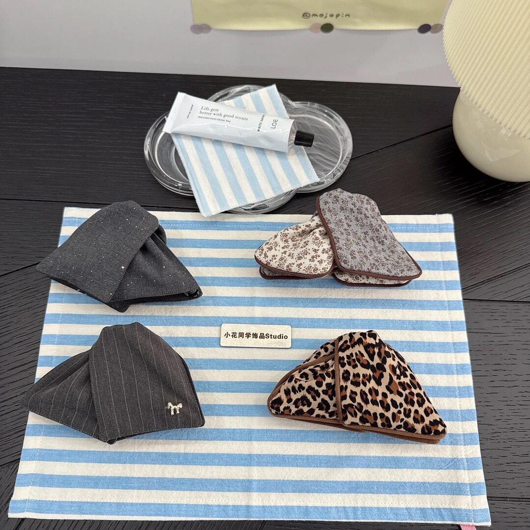 韩国发饰2025新款精致爆款豹纹印花小碎花满天星西服三角形发抓夹