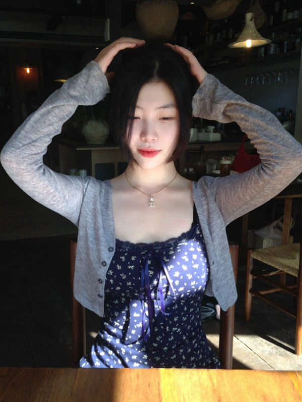 灰色短款冰丝防晒开衫外套女夏季薄款吊带裙外搭空调衫小披肩上衣