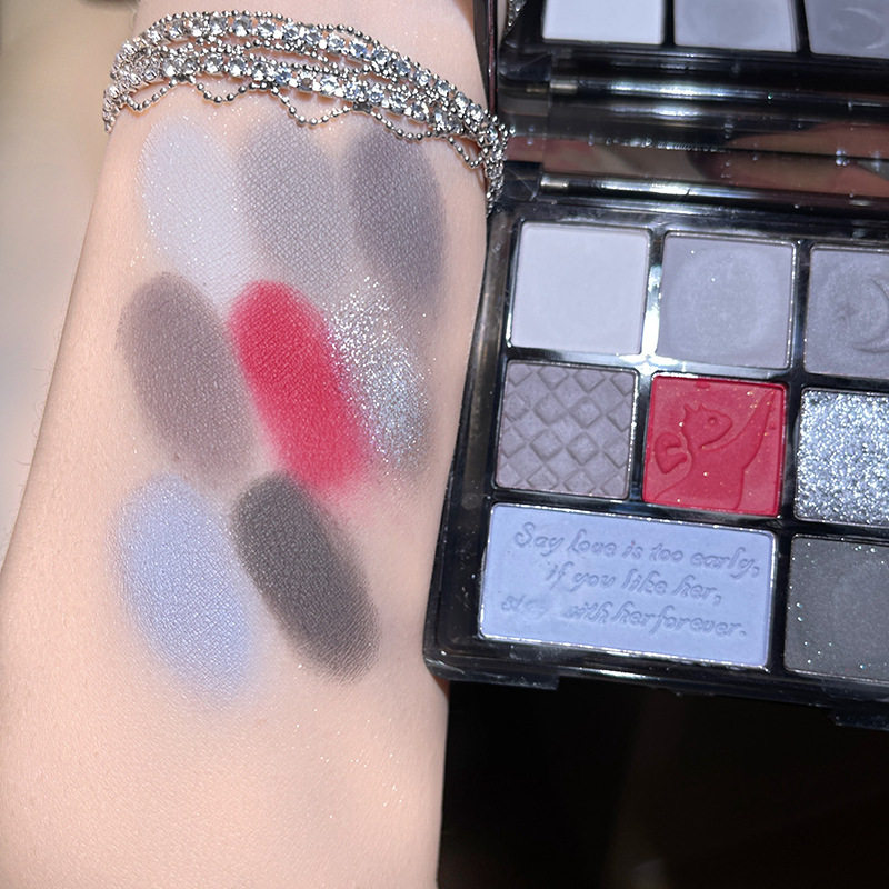 DIKALU Ins巴黎花园眼影盘奶茶大地色小众油画九色花瓣珠哑光眼影