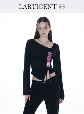 LARTIGENT 字母印花斜V领口不对称下摆抽褶长袖T恤女小众设计上衣
