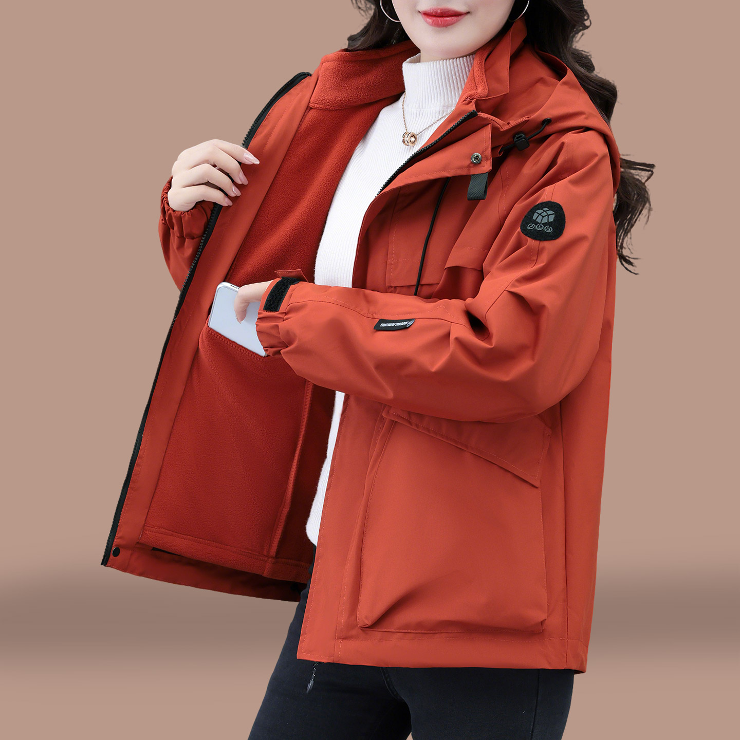 妈妈冲锋衣女款三合一秋冬2025新款洋气减龄宽松防风加绒加厚外套