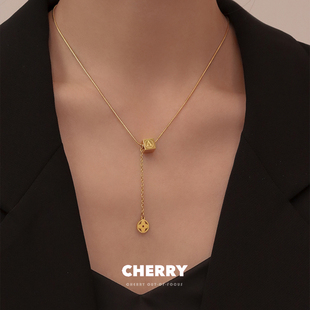 钛钢方块花朵流苏项链女款小众精致锁骨链气质高级感毛衣链配饰男