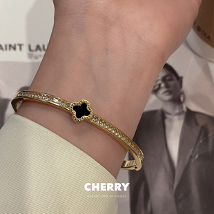 四叶花不掉色排钻手镯女小众设计日韩时尚百搭学生闺蜜夏季手饰